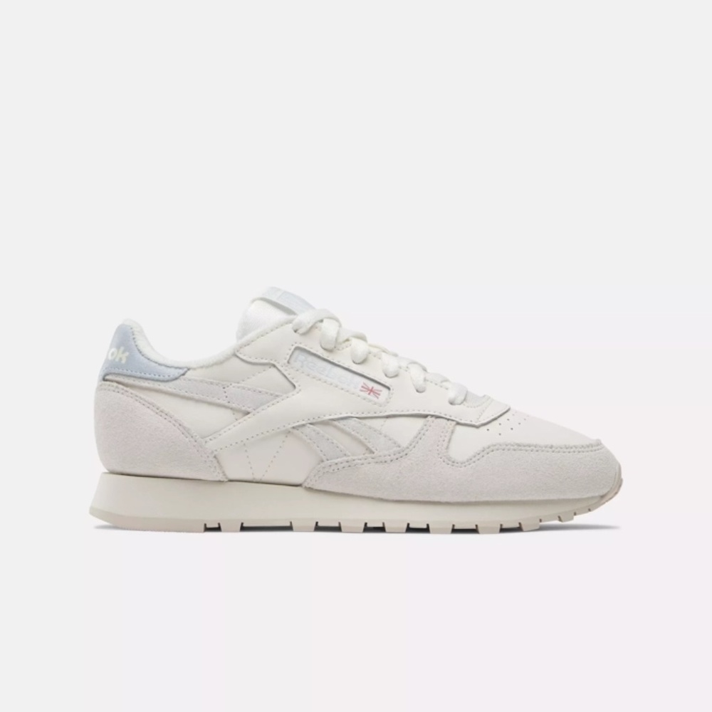 Ladies Reebok classic leather running shoes size 7